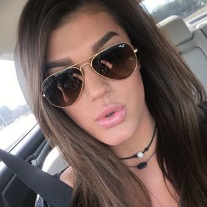 Meet your Posher, Mikala